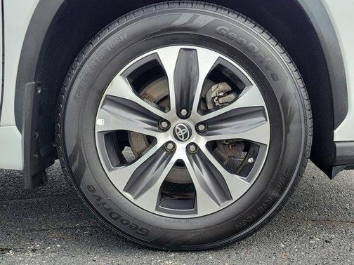 2022 Toyota Highlander Hybrid XLE