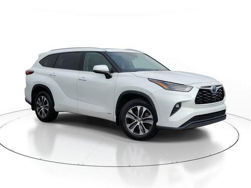 2022 Toyota Highlander Hybrid XLE
