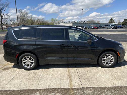 2023 Chrysler Pacifica Touring-L
