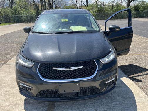 2023 Chrysler Pacifica Touring-L