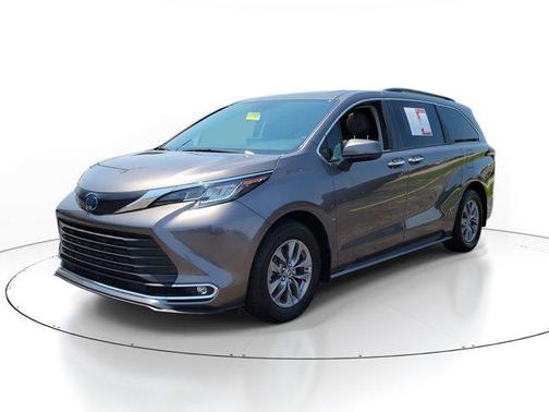 2023 Toyota Sienna XLE 7 Passenger