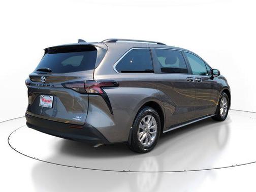 2023 Toyota Sienna XLE 7 Passenger