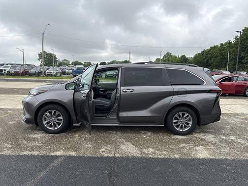 2023 Toyota Sienna XLE 7 Passenger