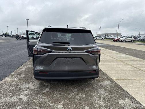 2023 Toyota Sienna XLE 7 Passenger