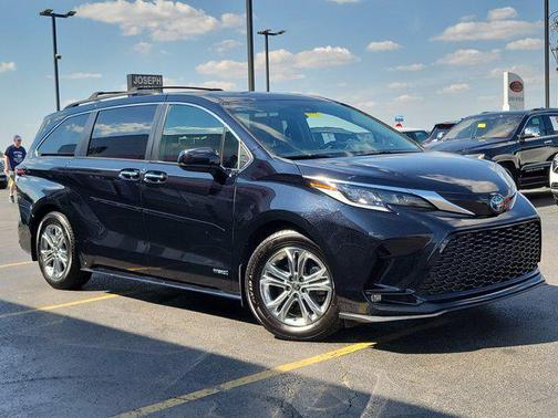 2021 Toyota Sienna XSE 7 Passenger