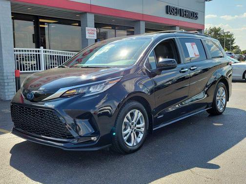2021 Toyota Sienna XSE 7 Passenger
