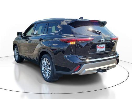 2025 Toyota Highlander Platinum