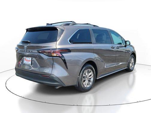 2023 Toyota Sienna LE
