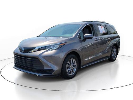 2023 Toyota Sienna LE