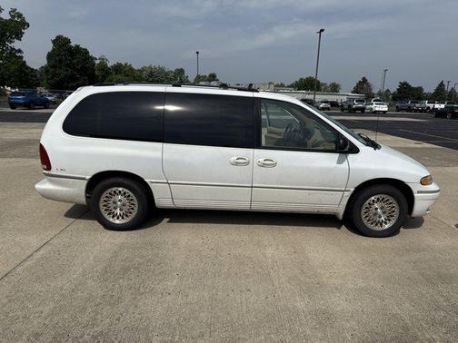 1997 Chrysler Town & Country LXi