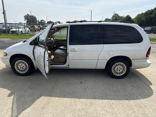1997 Chrysler Town & Country LXi