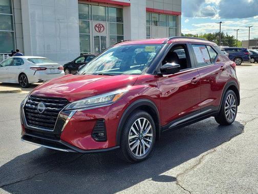 2023 Nissan Kicks SR