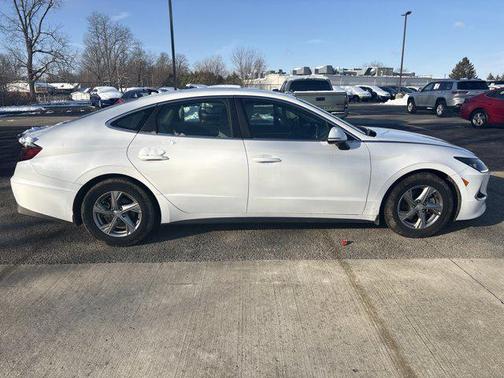 2023 Hyundai SONATA SE