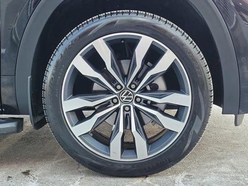 2023 Volkswagen Atlas Cross Sport 3.6L V6 SEL Premium R-Line