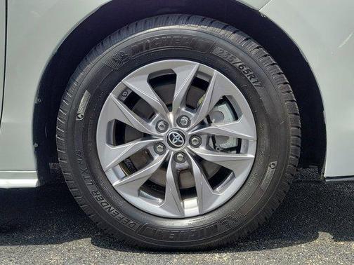 2023 Toyota Sienna XLE 8 Passenger