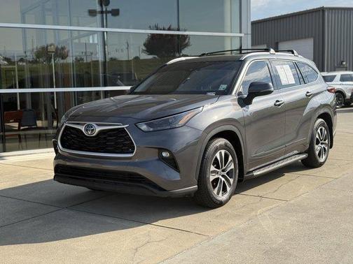 2022 Toyota Highlander Hybrid XLE