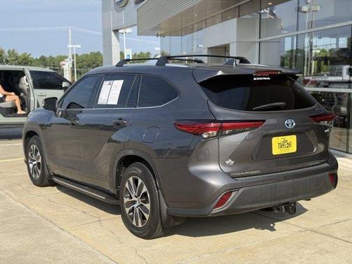 2022 Toyota Highlander Hybrid XLE