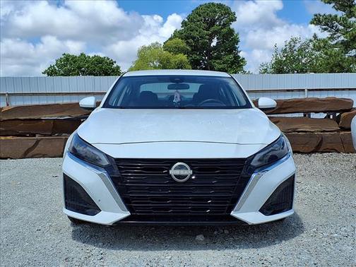 Glacier White 2023 Nissan Altima S FWD