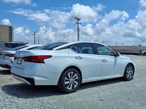 Glacier White 2023 Nissan Altima S FWD