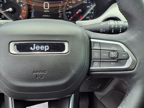 Silver Zynith Metallic Clearcoat 2025 Jeep Compass Limited