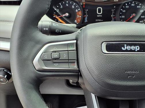 Silver Zynith Metallic Clearcoat 2025 Jeep Compass Limited