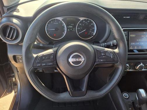 Gun Metallic 2025 Nissan Kicks S