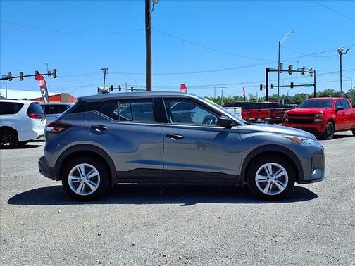 Gun Metallic 2025 Nissan Kicks S
