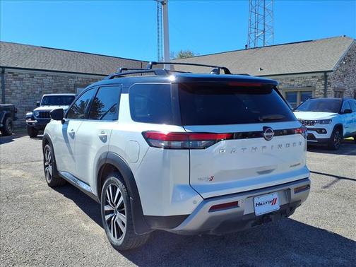 2024 Nissan Pathfinder Platinum FWD