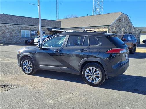 2024 Toyota Corolla Cross LE