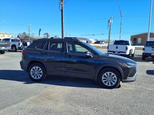 2024 Toyota Corolla Cross LE