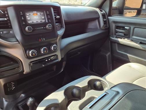 2023 RAM 3500 Tradesman Crew Cab 4x4 6'4' Box