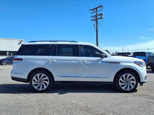 2024 Lincoln Navigator Premiere