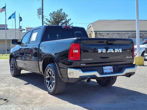 Diamond Black Crystal Pearlcoat 2025 RAM 1500 Laramie