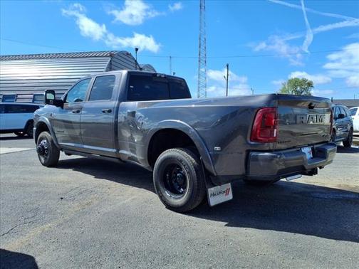 2025 RAM 3500 Limited Crew Cab 4x4 8' Box