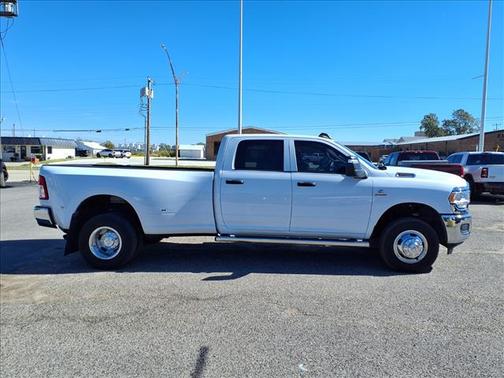 2024 RAM 3500 Tradesman Crew Cab 4x4 8' Box
