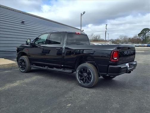 Diamond Black Crystal Pearlcoat 2026 RAM 2500 Big Horn Crew Cab 4x4 6'4' Box