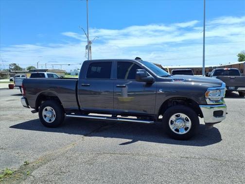2024 RAM 2500 Tradesman Crew Cab 4x4 6'4' Box