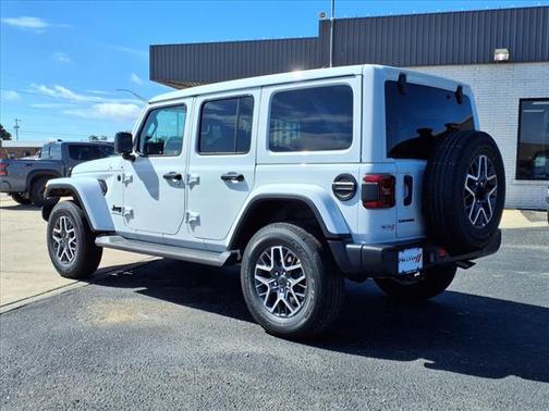 2025 Jeep Wrangler 4-Door Sahara 4x4