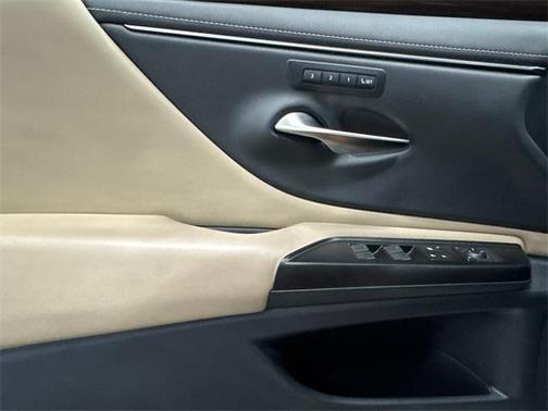 2019 Lexus ES 300h Base
