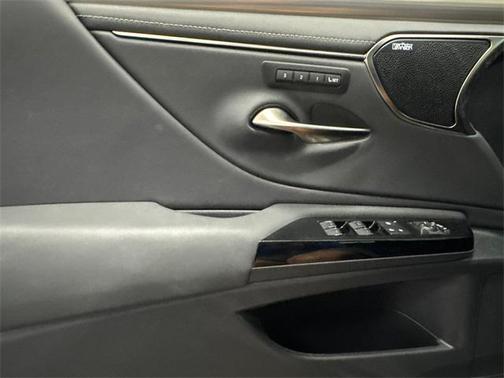 2024 Lexus ES 300h F SPORT Handling