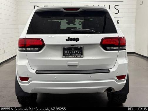 Bright White Clearcoat 2021 Jeep Grand Cherokee Laredo