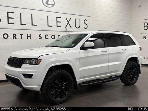 Bright White Clearcoat 2021 Jeep Grand Cherokee Laredo