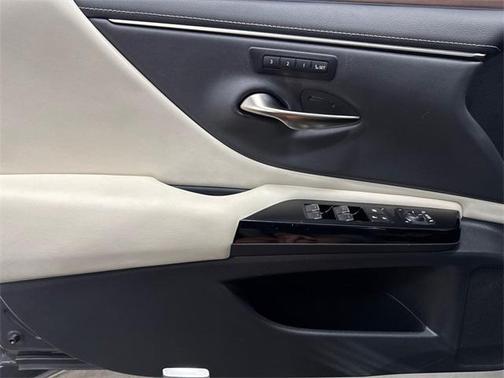 2023 Lexus ES 300h Base