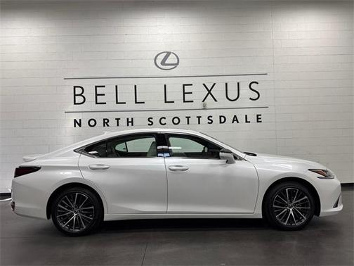 2025 Lexus ES 300h Base