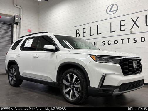 Platinum White Pearl 2024 Honda Pilot Touring 8-Passenger