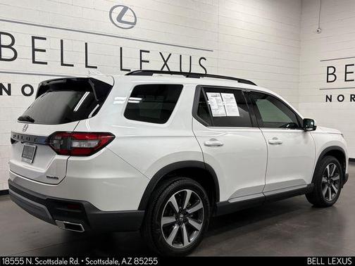 Platinum White Pearl 2024 Honda Pilot Touring 8-Passenger