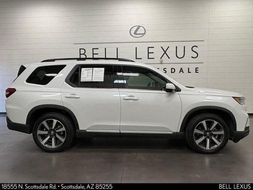 Platinum White Pearl 2024 Honda Pilot Touring 8-Passenger