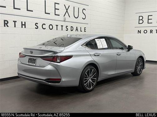 2025 Lexus ES 300h Base