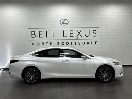 2025 Lexus ES 300h Base