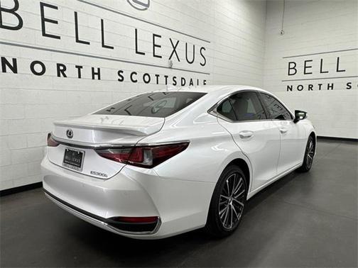 2025 Lexus ES 300h Base